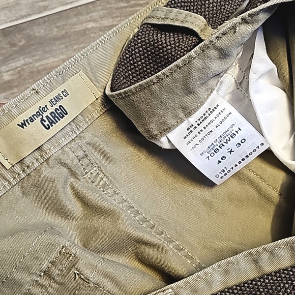 Wrangler Jeans Co Straight Leg Cargo Khaki Pants with Brown Belt | 46 W x 30 L - Picture 4 of 5